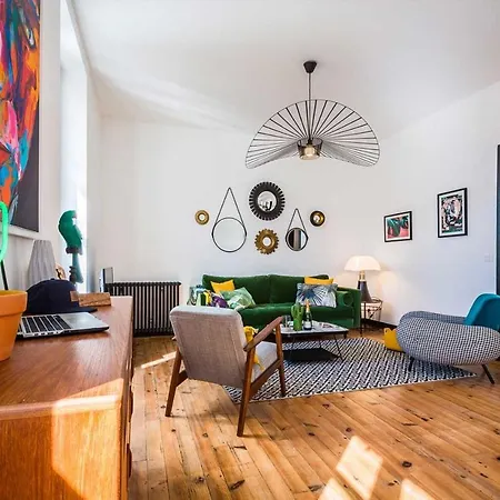 Vintage 3-bed Apartment, Center With Parking *