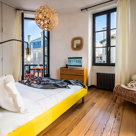 Vintage 3-bed Apartment, Center With Parking Appartement *