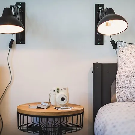 Vintage 3-bed Apartment, Center With Parking Appartement